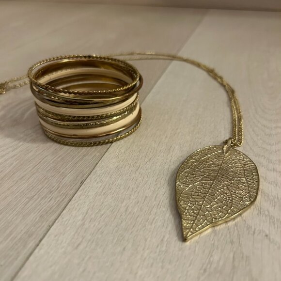 Bracelet & Necklace - Picture 2 of 3